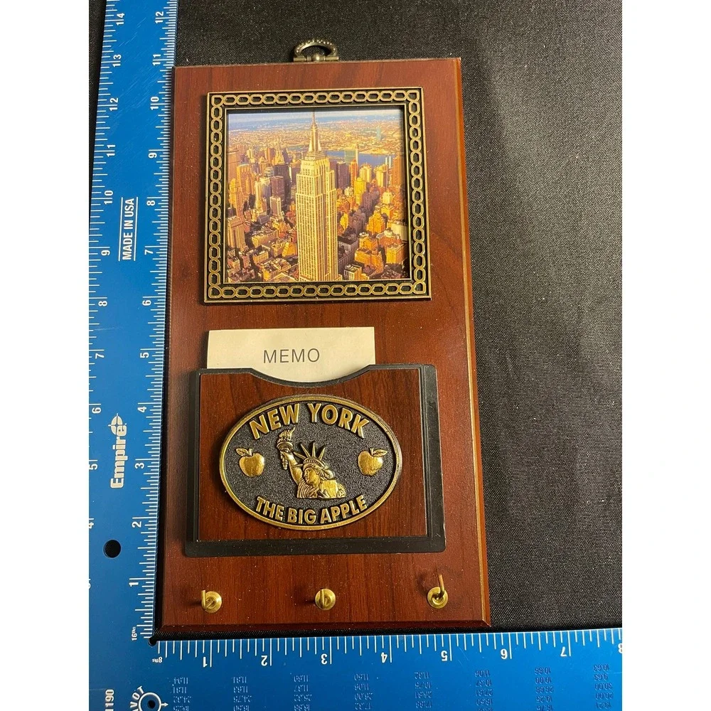 Vintage Bell Tree Inc New York City Wall Key Holder Memo Organizer‎ Wood Plaque